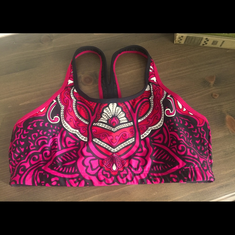 ♥️ Athleta Razorback Sports Bra ♥️
